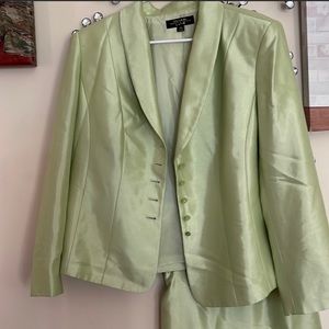 Beautiful PLUS SIZE Tahari Mint Green Two piece skirt Suit Sz 14W
